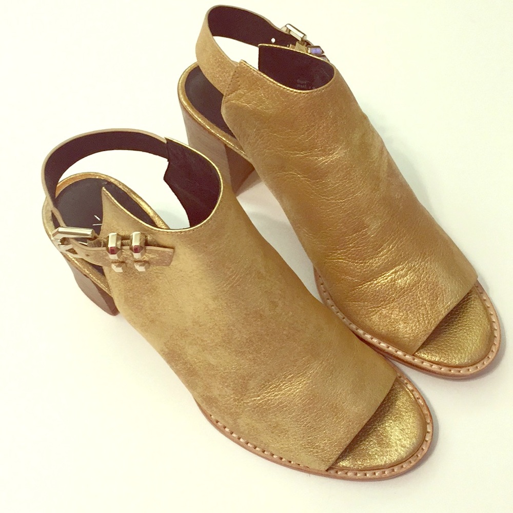 Kenneth Cole Gold Peep toe sandals size 8.5